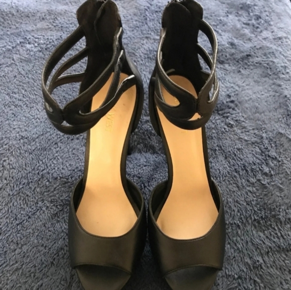 Nine West 8.5 heels - Picture 3 of 4